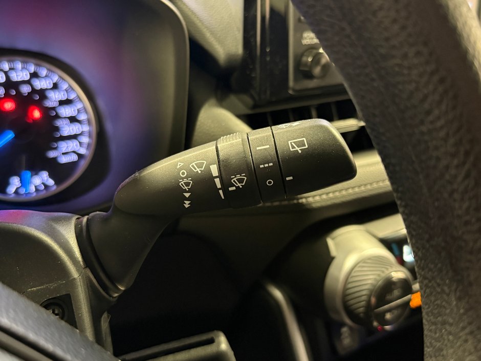2019 Toyota RAV4 LE HYBRIDE-17