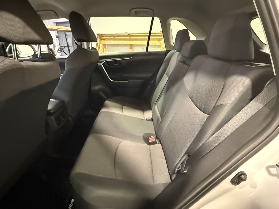 2019 Toyota RAV4 LE HYBRIDE-23