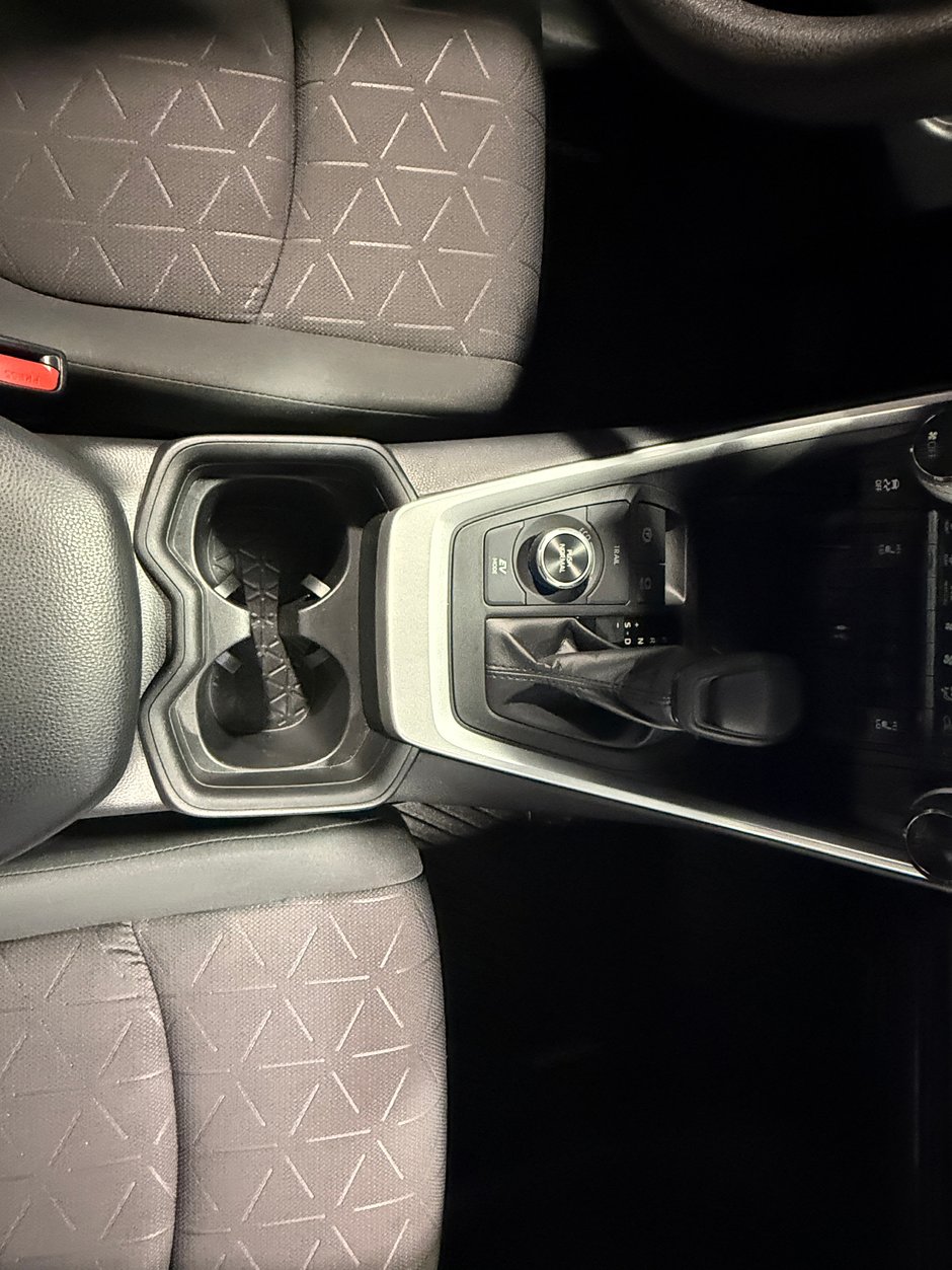 2019 Toyota RAV4 LE HYBRIDE-22