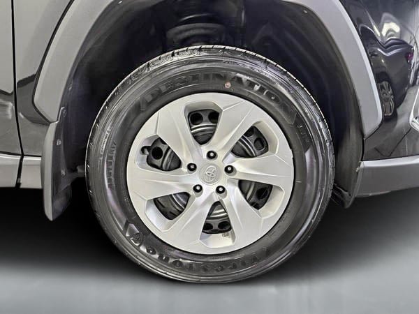 Toyota RAV4 LE 2021-9