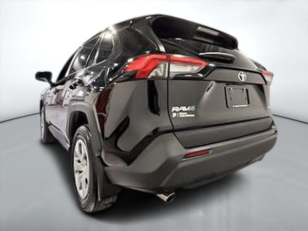 Toyota RAV4 LE 2021-4