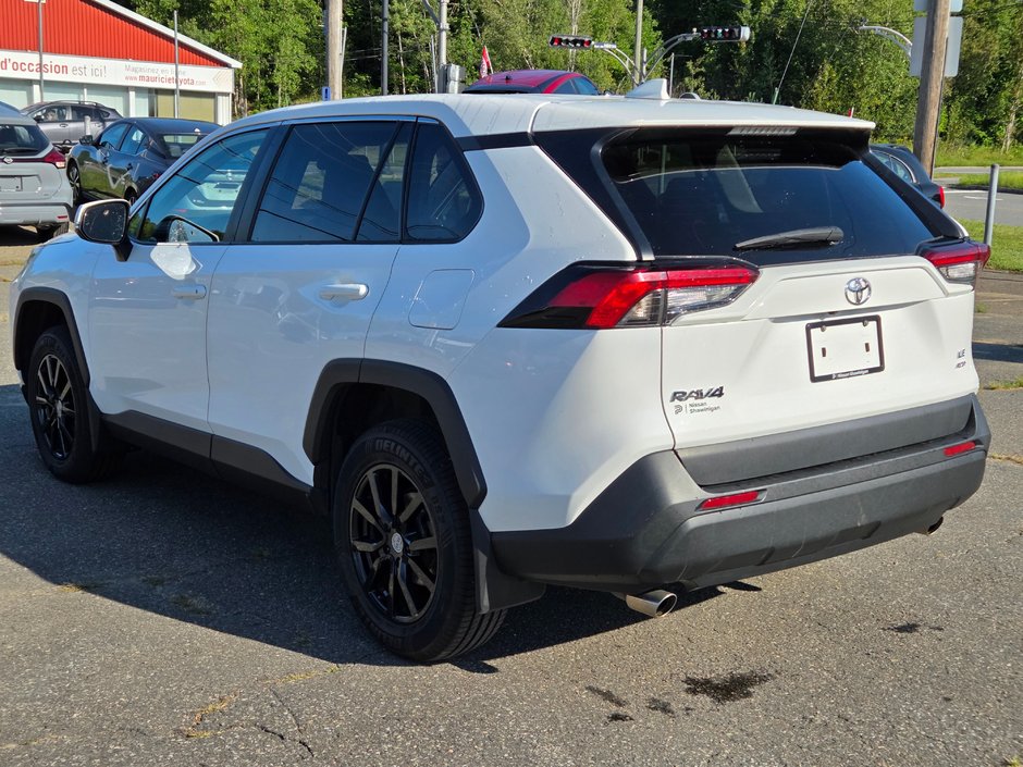 2022 Toyota RAV4 LE-4