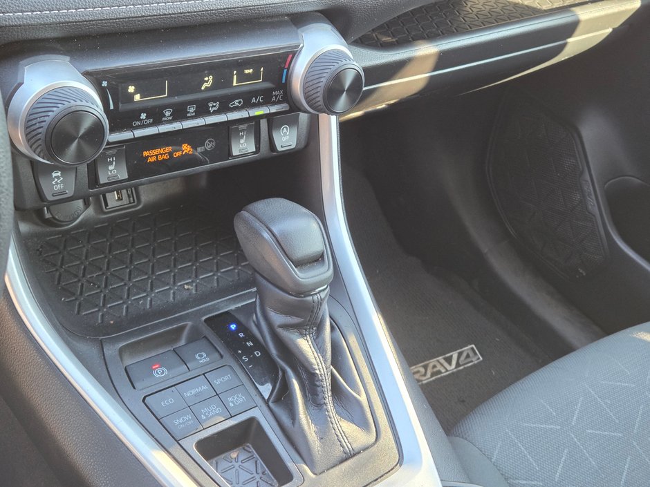 2022 Toyota RAV4 LE-14