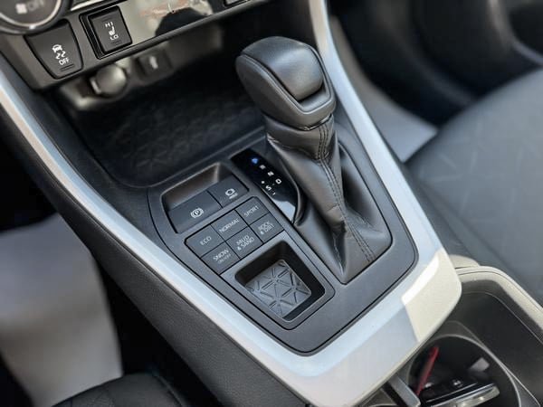 2022 Toyota RAV4 XLE-13