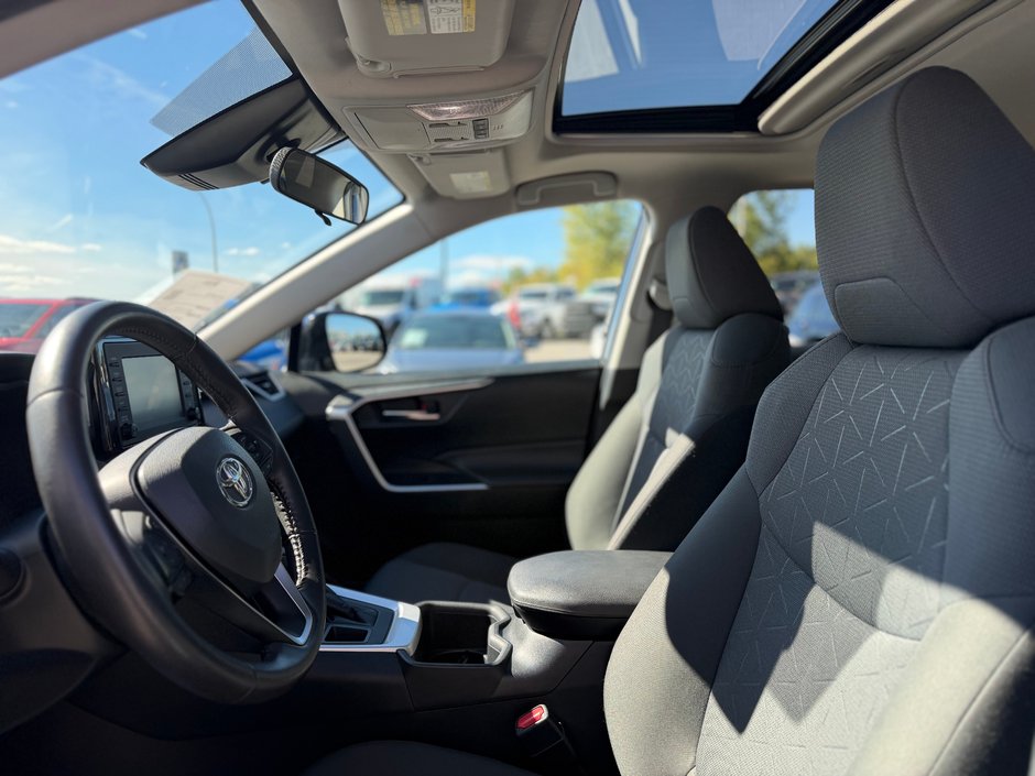 Toyota RAV4 XLE 2022-10