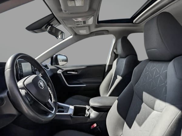 2022 Toyota RAV4 XLE-10