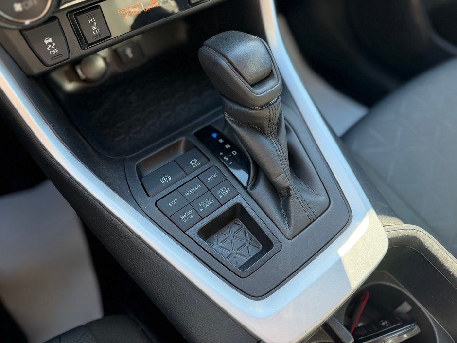 Toyota RAV4 XLE 2022-13