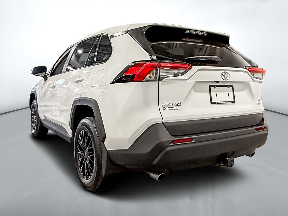 Toyota RAV4 LE AWD 2022-4