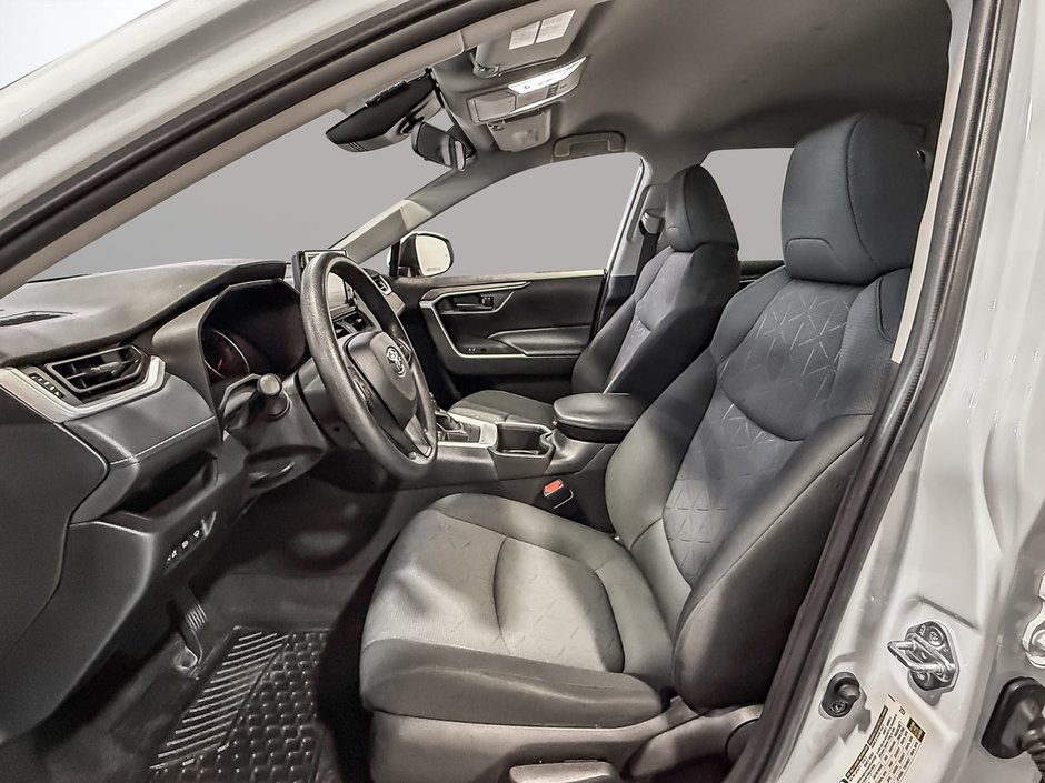 Toyota RAV4 LE AWD 2022-12