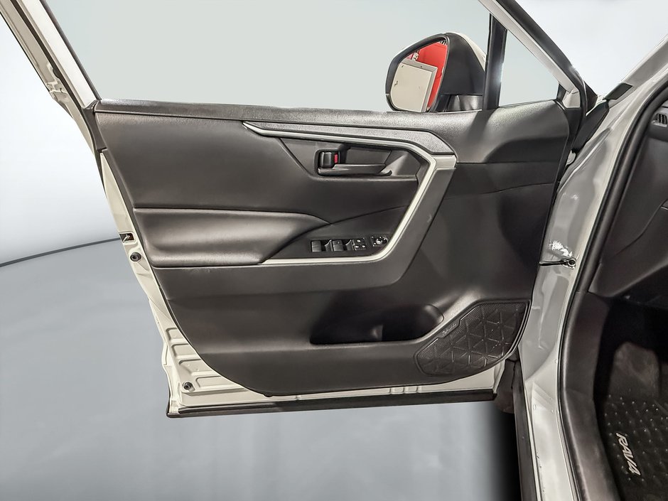 Toyota RAV4 LE AWD 2022-10