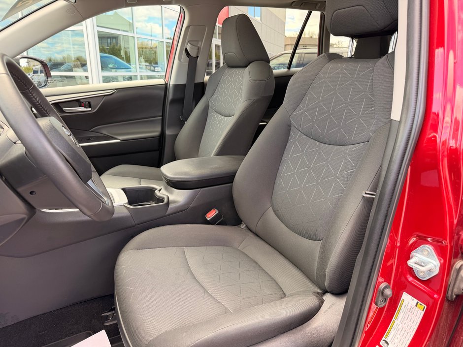 2024 Toyota RAV4 XLE AWD-13