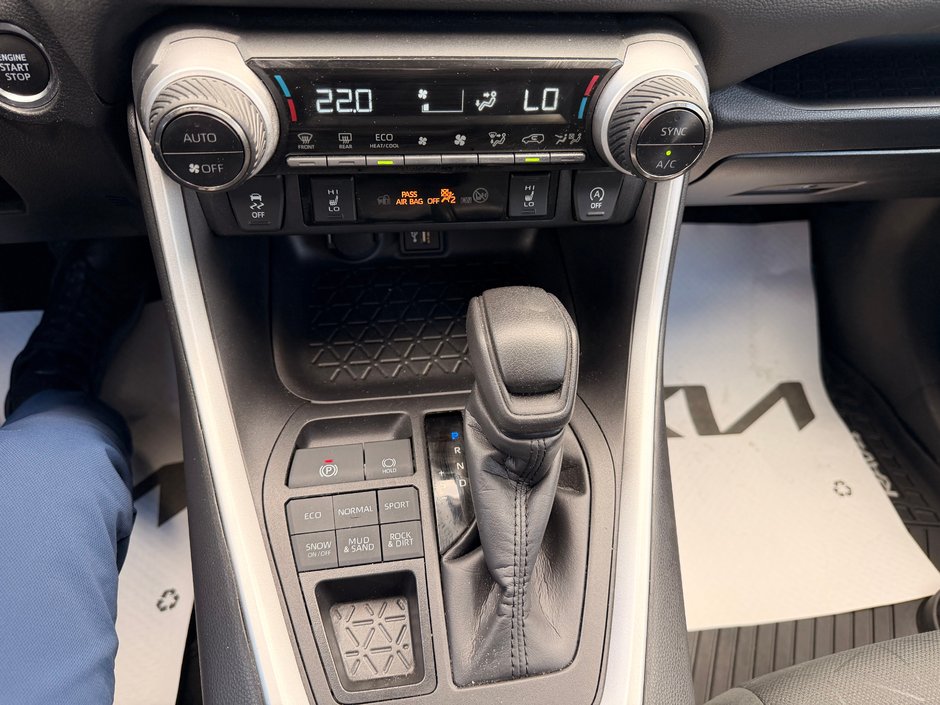 2024 Toyota RAV4 XLE AWD-23