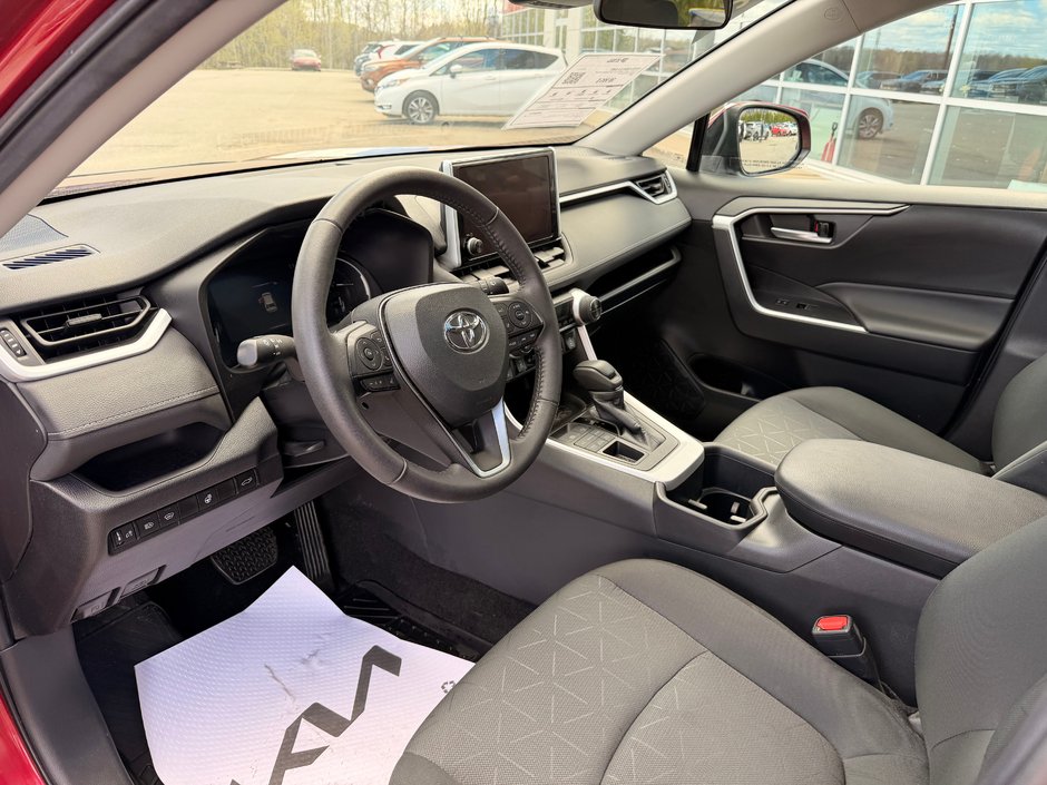 2024 Toyota RAV4 XLE AWD-16