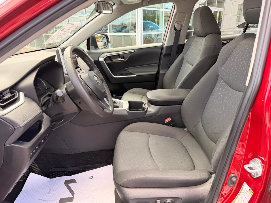 2024 Toyota RAV4 XLE AWD-15