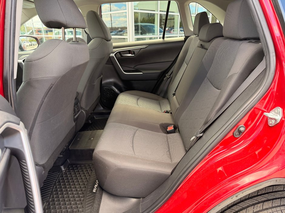 2024 Toyota RAV4 XLE AWD-30