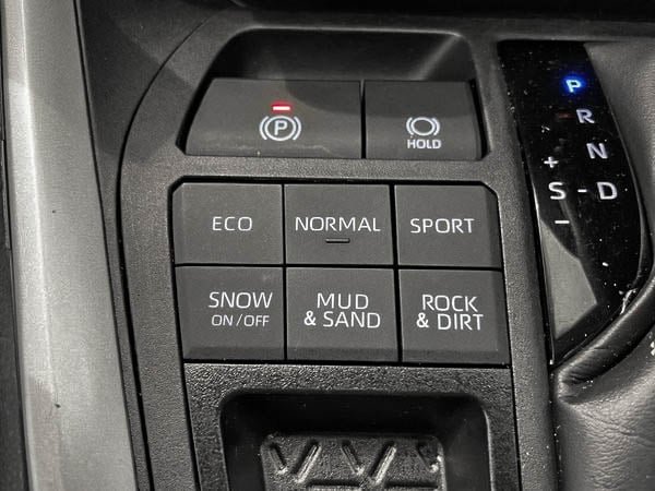 Toyota RAV4 XLE AWD 2024-23