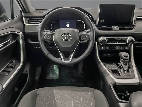 Toyota RAV4 XLE AWD 2024-8