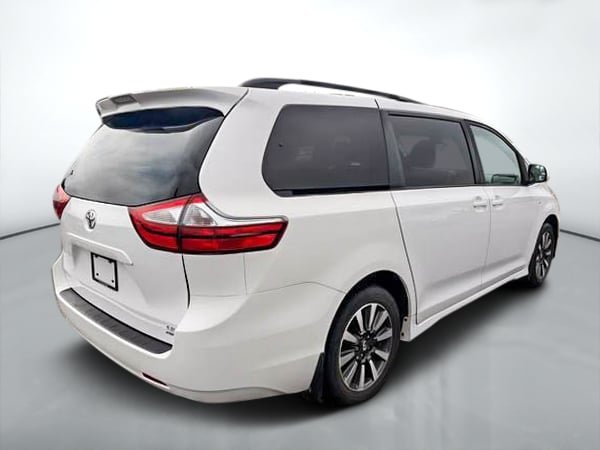 2018 Toyota Sienna LE AWD-5