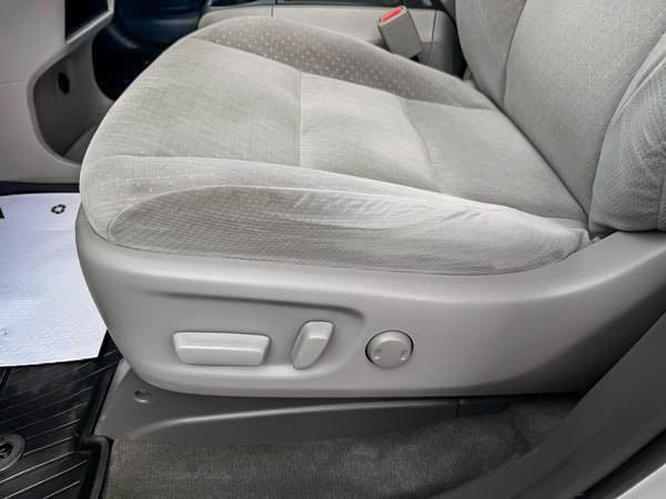 2018 Toyota Sienna LE AWD-13