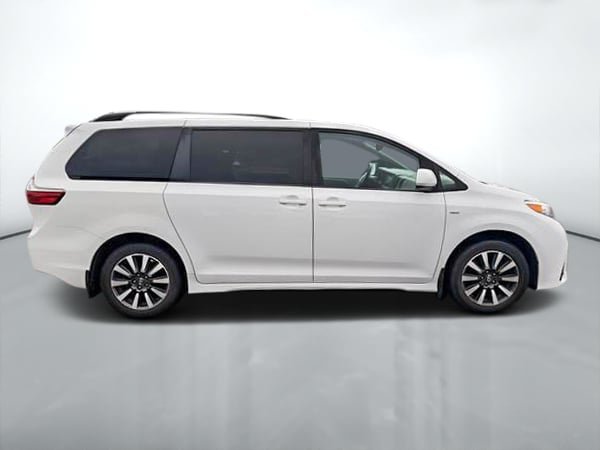 2018 Toyota Sienna LE AWD-6