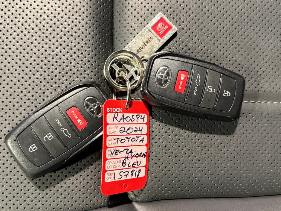 Toyota Venza XLE 2024-27