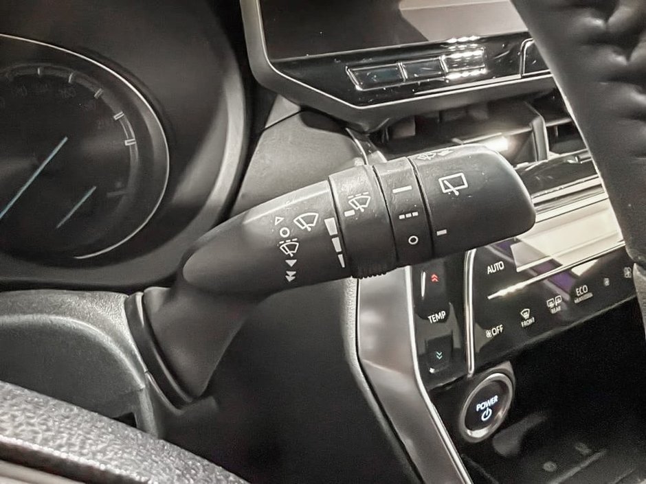 2024 Toyota Venza XLE-22