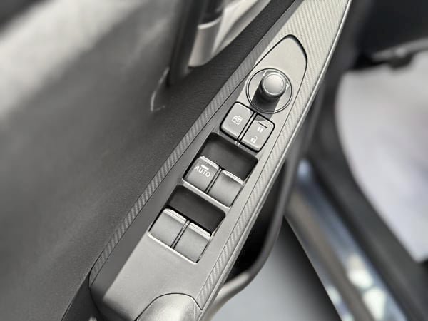 Toyota Yaris Hatchback BASE 2020-8