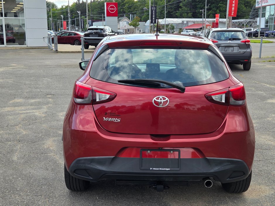 2020 Toyota Yaris Hatchback Base LE-3