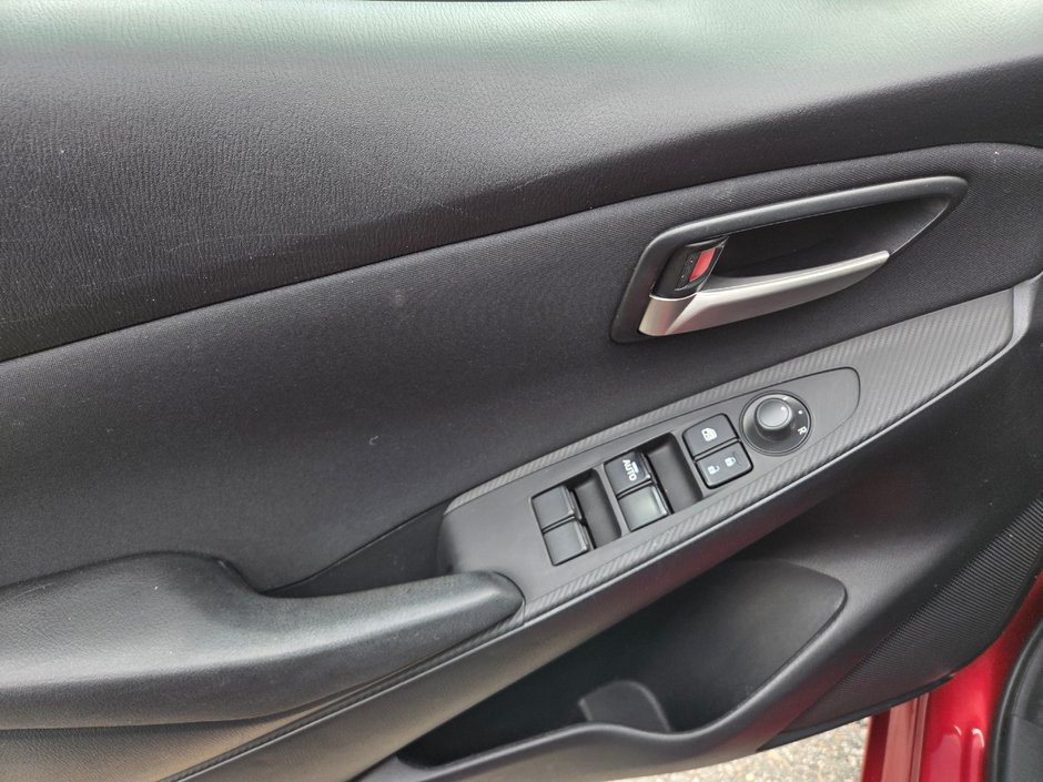 2020 Toyota Yaris Hatchback Base LE-9