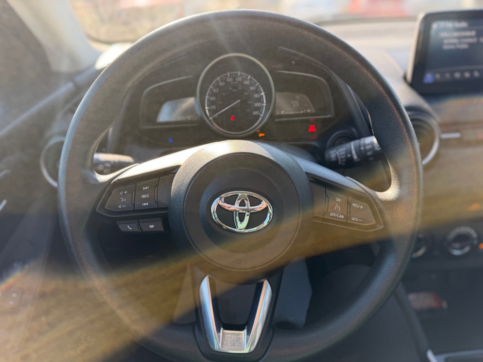 Toyota Yaris Hatchback Base 2020-9