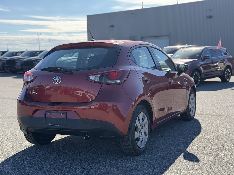 Toyota Yaris Hatchback Base 2020-1