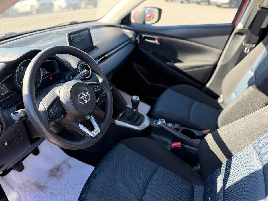 Toyota Yaris Hatchback Base 2020-8