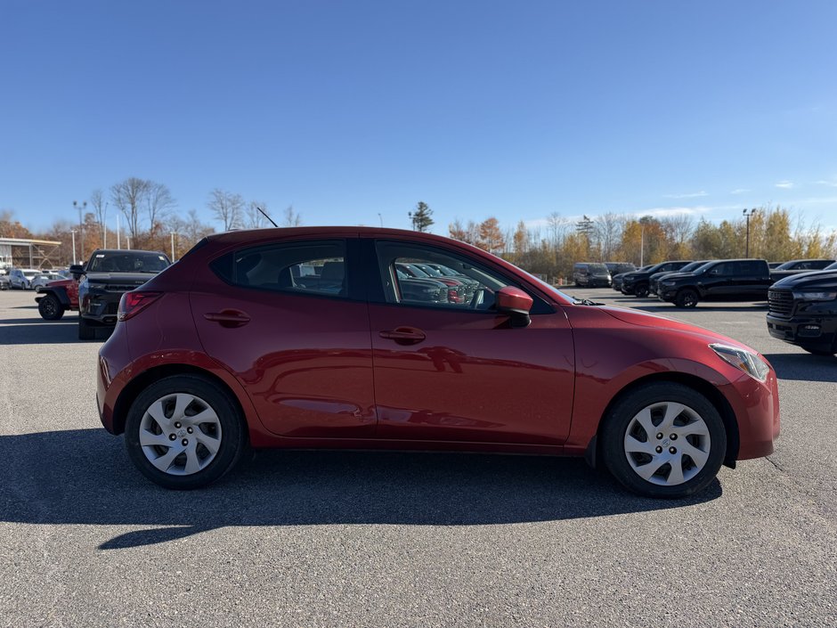 Toyota Yaris Hatchback Base 2020-0