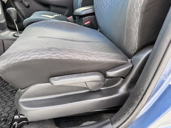 2012 Toyota Yaris BASE-11