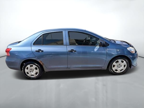 2012 Toyota Yaris BASE-7
