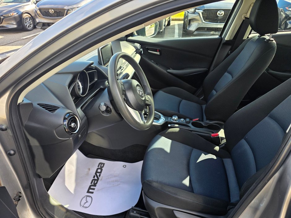 Toyota Yaris CE 2016-9