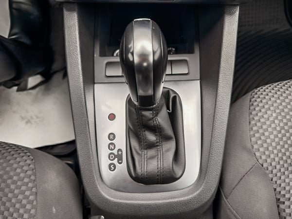 Volkswagen Berline Jetta BASE 2.0L 2013-12