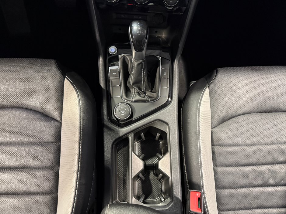 Volkswagen Taos HIGHLINE 2023-23