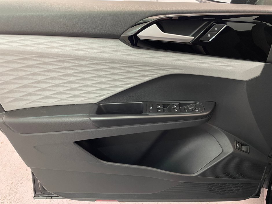 2023 Volkswagen Taos S-9