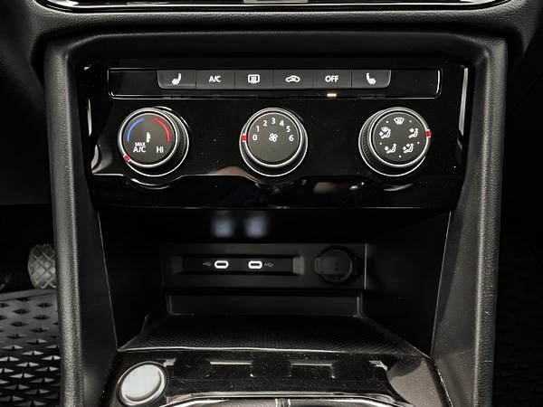Volkswagen Taos S 2023-20