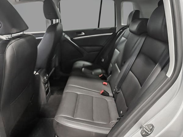 Volkswagen Tiguan Confortline 2017-24