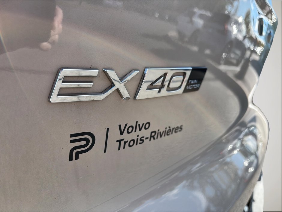 2025 Volvo EX40 ULTRA TWIN MOTOR-8