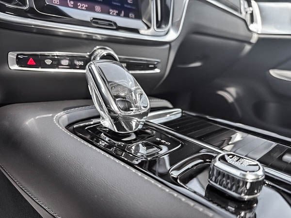 Volvo S60 Recharge T8 ULTIMATE AWD PLUG IN // SIEGES MASSANT 2024-12