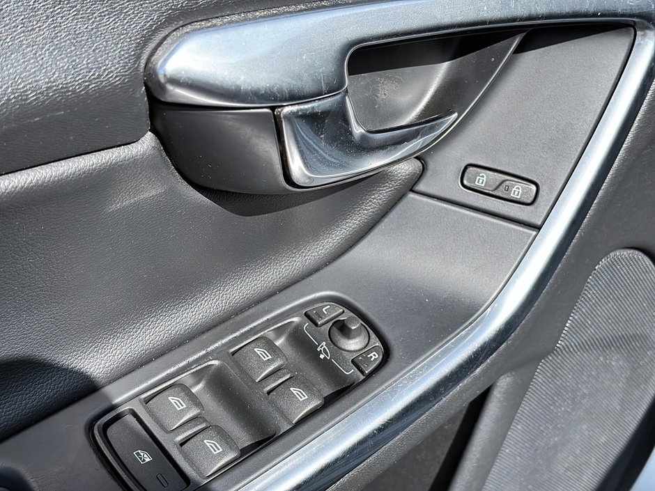 2015 Volvo S60 T5 PREMIER AWD // PLUS PACKAGE-11
