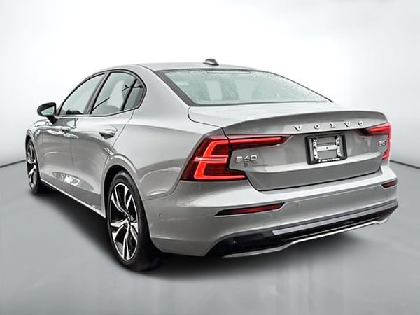 2024 Volvo S60 B5 PLUS AWD // DARK THEME-6