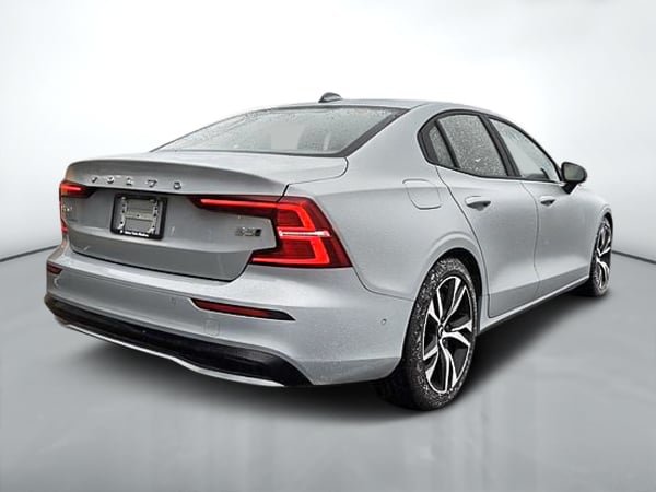 2024 Volvo S60 B5 PLUS AWD // DARK THEME-4