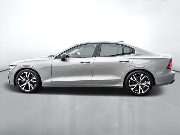 2024 Volvo S60 B5 PLUS AWD // DARK THEME-7