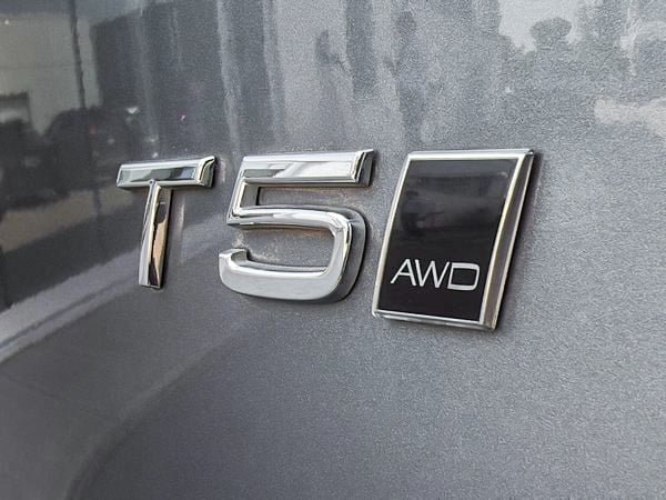 2019 Volvo XC40 MOMENTUM AWD// PLUS PACKAGE-12