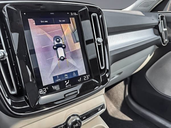 2019 Volvo XC40 MOMENTUM AWD// PLUS PACKAGE-16