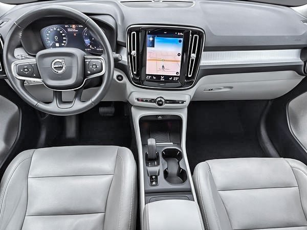 2019 Volvo XC40 MOMENTUM AWD// PLUS PACKAGE-13